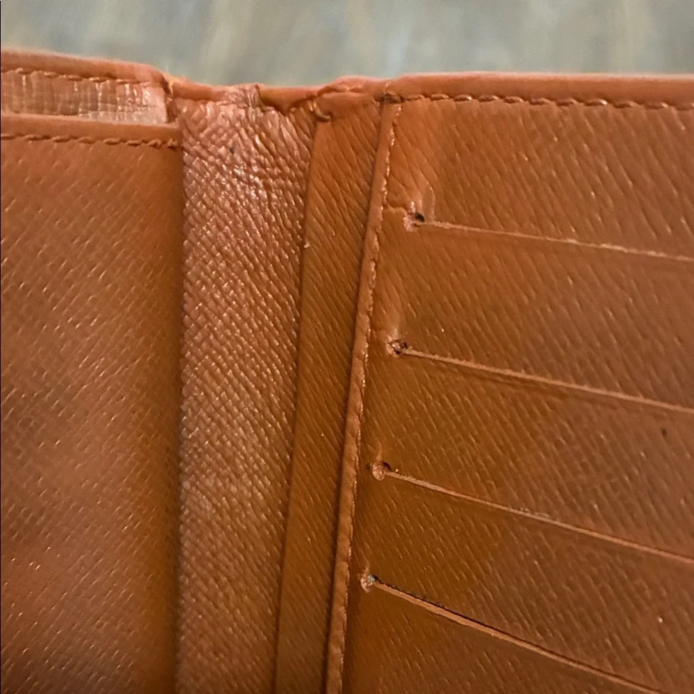 Louis Vuitton Gold and Brown Monogram Kiss lock COA included - Picture 9 of 12